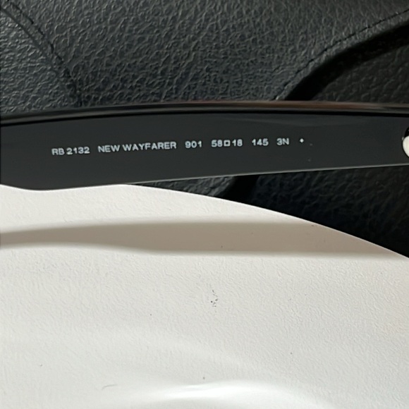 RAY-BAN SUNGLASSES. NEW WITH CASE AND BOX. MADE IN ITALY - Picture 10 of 16